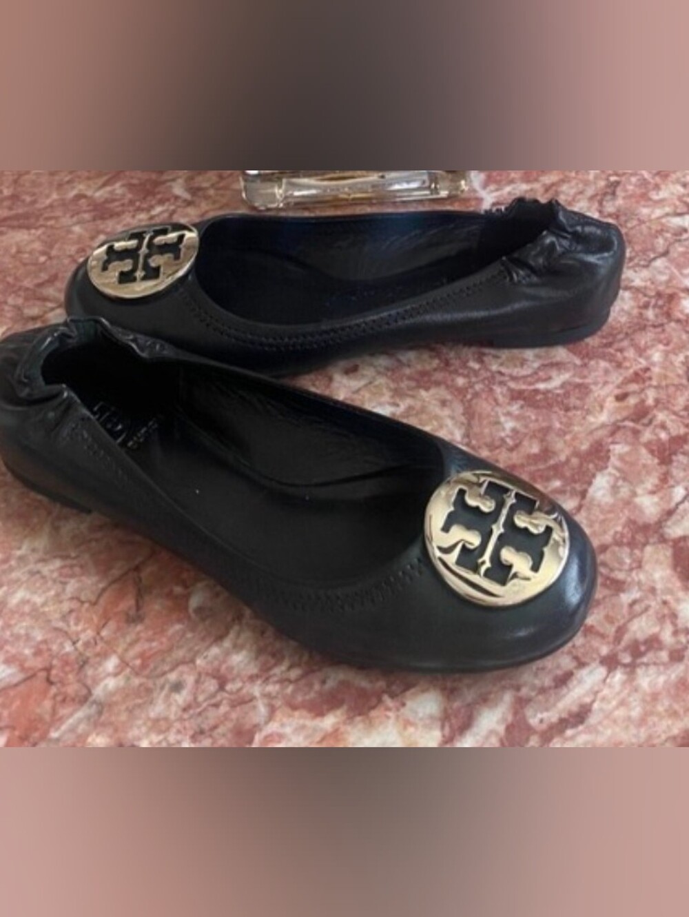 Tory Burch Reva Black Leather Ballet Flats Gold Logo Medallion Scrunch Back Shoe